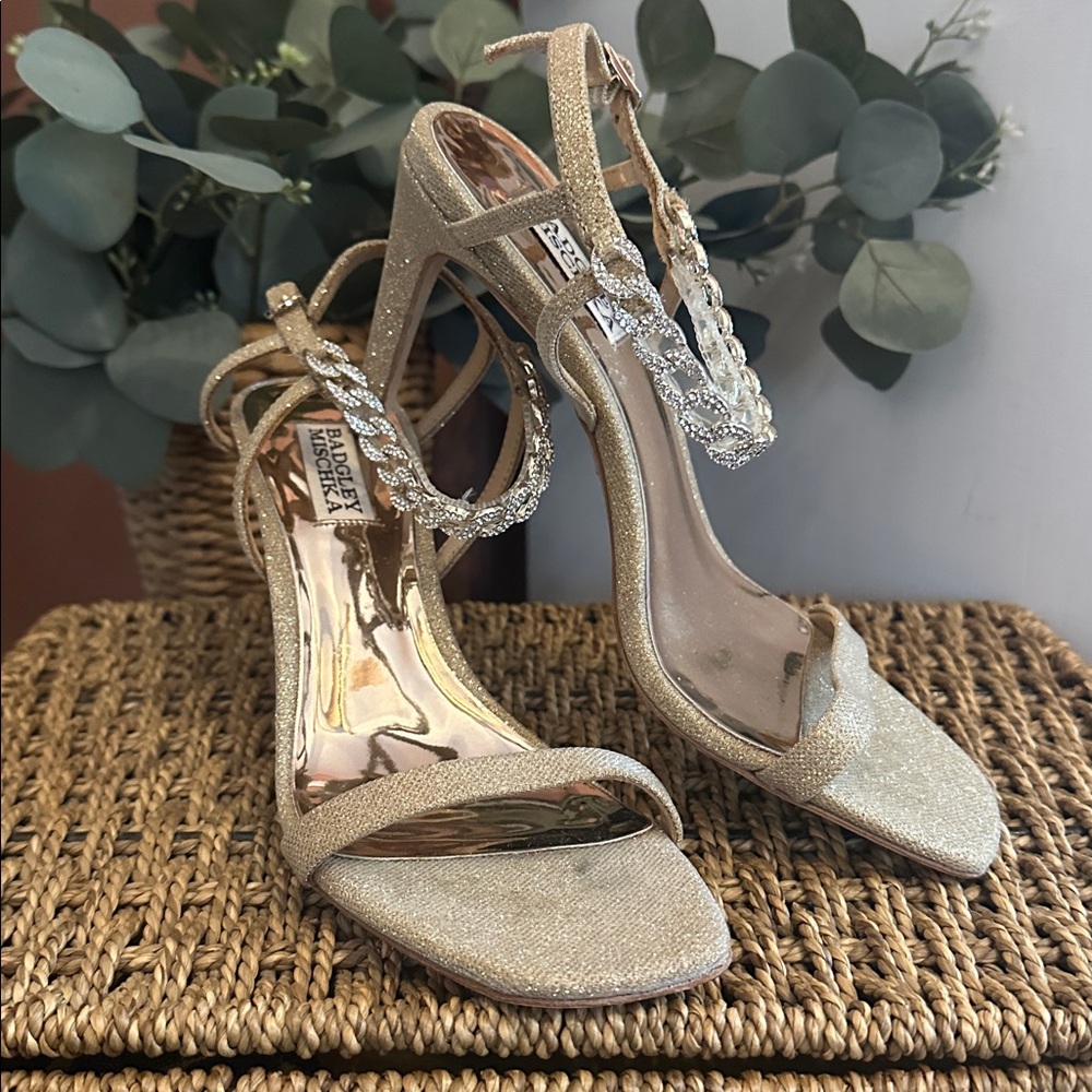 Badgley Mischka Kai Gold metallic 7.5 chain rhinestone Strappy 3.5” buckle Heels - Picture 4 of 14
